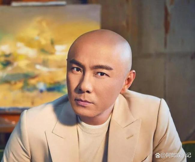 张卫健晒照澄清乱扔烟头 光线暗引发误会