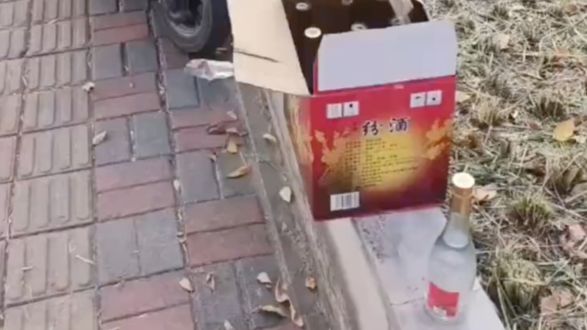 男子称买三箱汾酒到手发现是纷酒