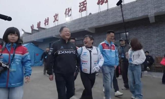 张雪与书记认兄弟!挑战世界纪录:不要淹死 五星红旗能镇住一切邪祟