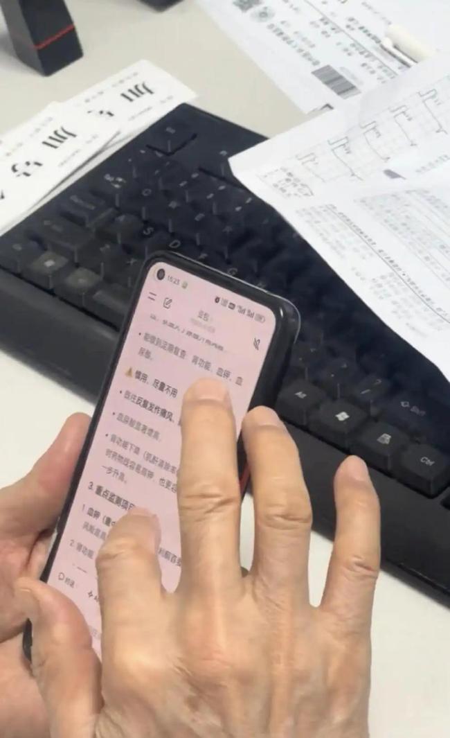 医院回应医生被指用AI开药