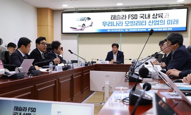 韩国80名特斯拉车主被立案调查 破解FSD引发争议