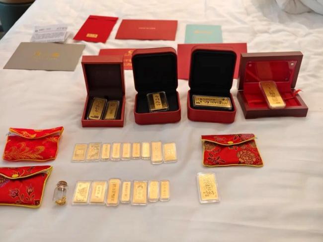 18岁学生欲购10万元黄金 店员悄悄报警 诈骗细节曝光