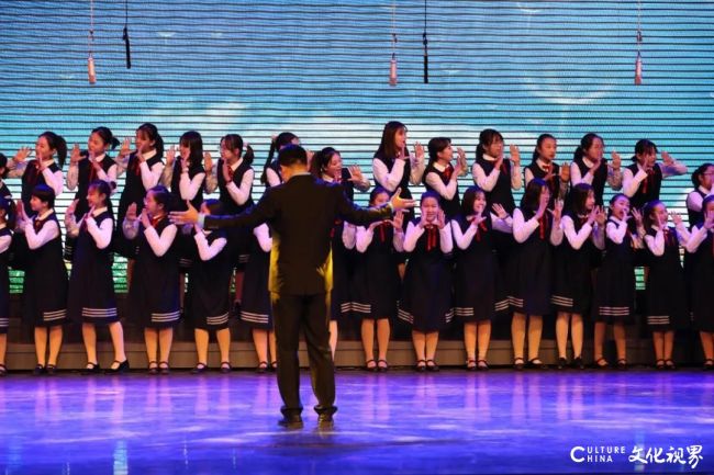 朗诵《英雄赞歌》编导:房树彬,闫文斌指导教师:刘佳子,李梦莹表演