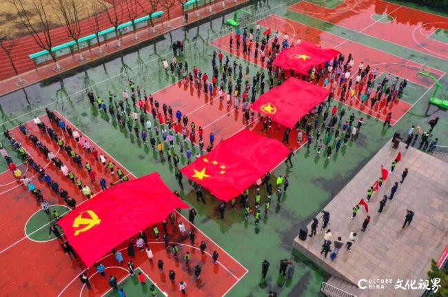 蜊江小学党旗,国旗,团旗,队旗"四旗传递"