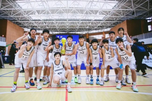 篮球大咖云集助力济南德润高级中学篮球特色建设