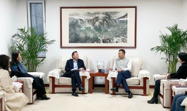 中国银行山东省分行行长徐效强一行到访银丰集团，与董事长王伟友好会谈