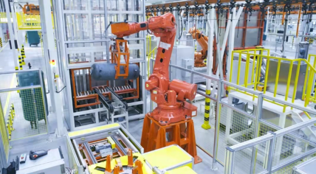 郑州海尔热水器互联工厂入选灯塔工厂：又是行业首个，又是海尔智家