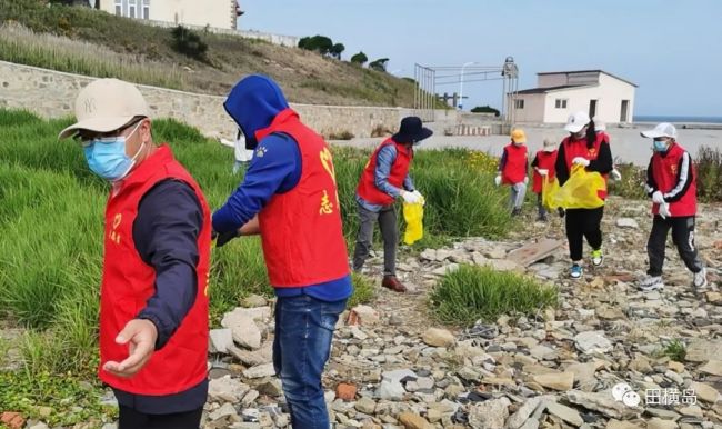 ​三联田横岛度假村与田横岛小学携手清理海岸线垃圾，共创美好家园