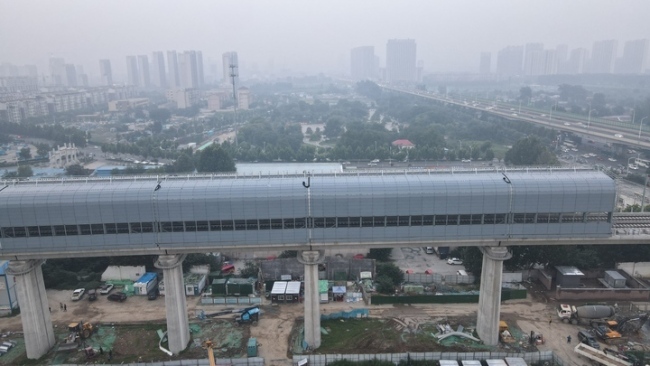 济南枢纽胶济铁路至济青高铁联络线(黄东联络线)全封闭声屏障完工，山东首座铁路“隔音隧道”投用