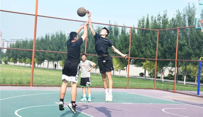 山师郓城照昕实验学校高中部举办第二届“校长杯”篮球赛