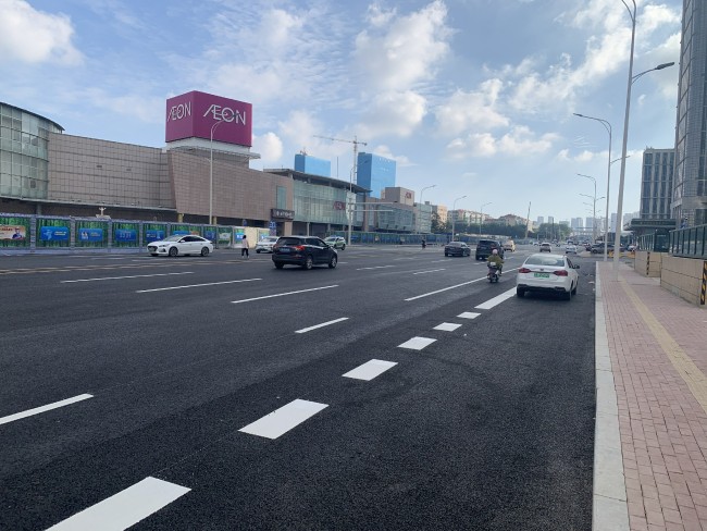 青岛西海岸新区长江中路路面改造工程完工通车