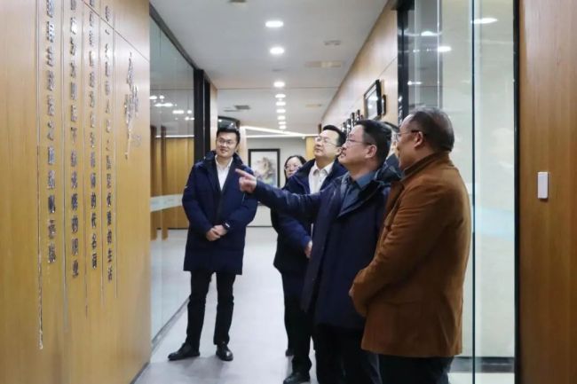 山东港口集团副总经理高亚一行到康桥律所参观交流