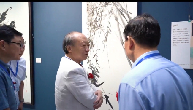 张晖笔墨“一览众山”——是竹篱茅舍,也是鸟语花香