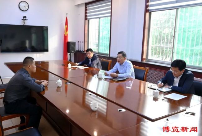 马晓磊到淄博市信访局公开接待群众来访