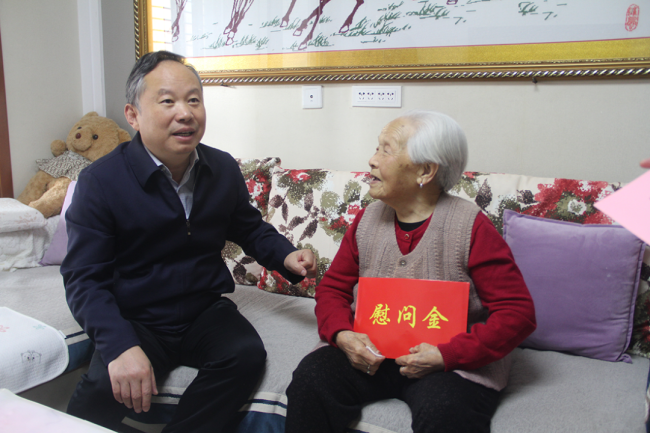 聊城临清市委书记刘培国开展“老人节”节前走访慰问活动，并为老人们送上节日祝福
