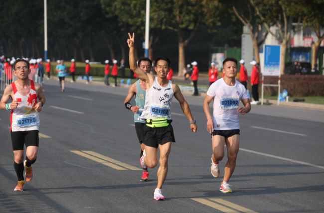 2023济南（泉城）马拉松全马男女冠军诞生，一起来回顾下这些精彩瞬间吧