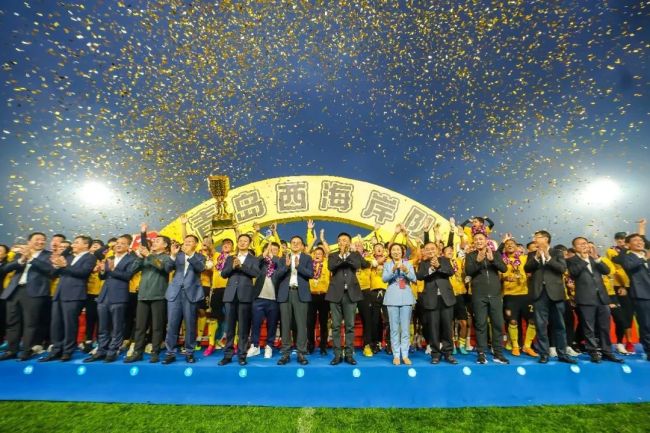 青岛西海岸足球俱乐部获颁“足球振兴特别贡献奖”