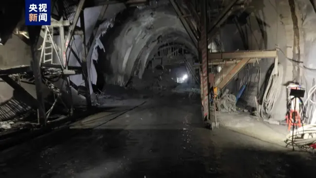 青海加西公路一在建隧道昨日下午突发塌方，3人遇难