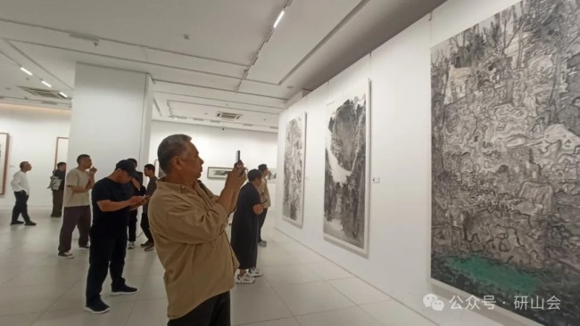 “问道昆嵛——山水圈2024水墨文献展”昨日在烟台美术博物馆（烟台画院）开幕，展期至7月28日