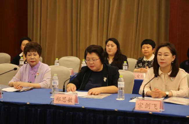 得利斯集团董事长郑思敏出席潍坊市女企业家协会2024年会暨“她力量”助力潍坊高质量发展大会安博体育官方网站(图2)