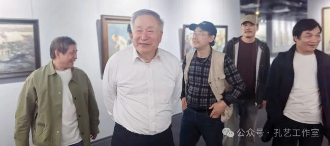 中国美术家协会河山画会会长李庚一行参现“孔奇绘画艺术陈列展”