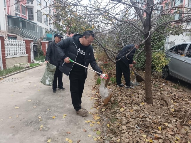 双报到党员引领，小区环境卫生整治志愿服务活动圆满举行