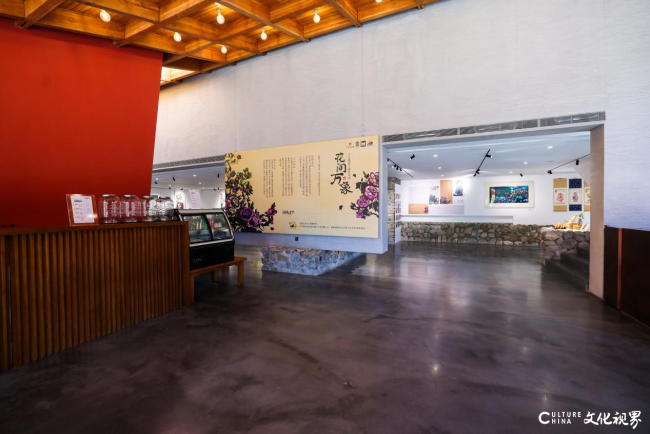 “花间万象——卢雪镂绘主题艺术展”在北京隆重开幕