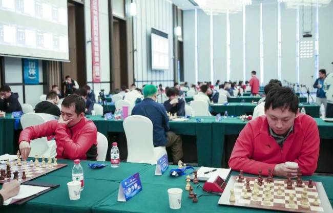 少年执棋破长空——山外国象队称雄全国团体赛侧记