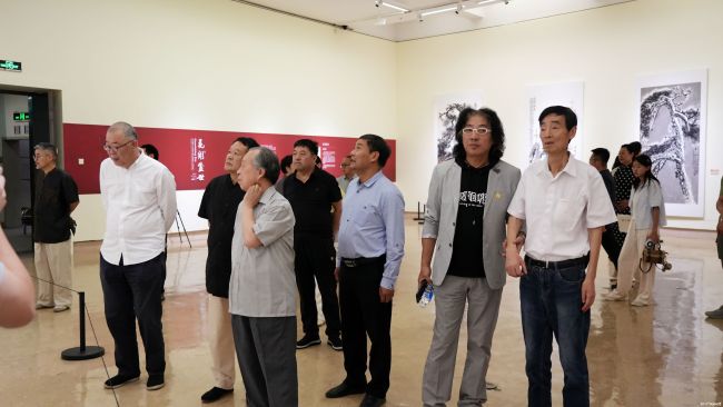 “花开盛世——孙成刚大写意花鸟画全国巡展（西安站）”昨日在陕西省美术博物馆开幕