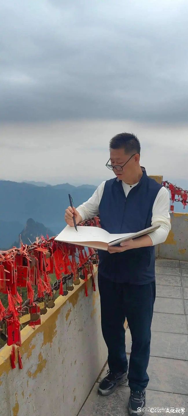 白云山里铸山魂——记陶艺行者金大翁