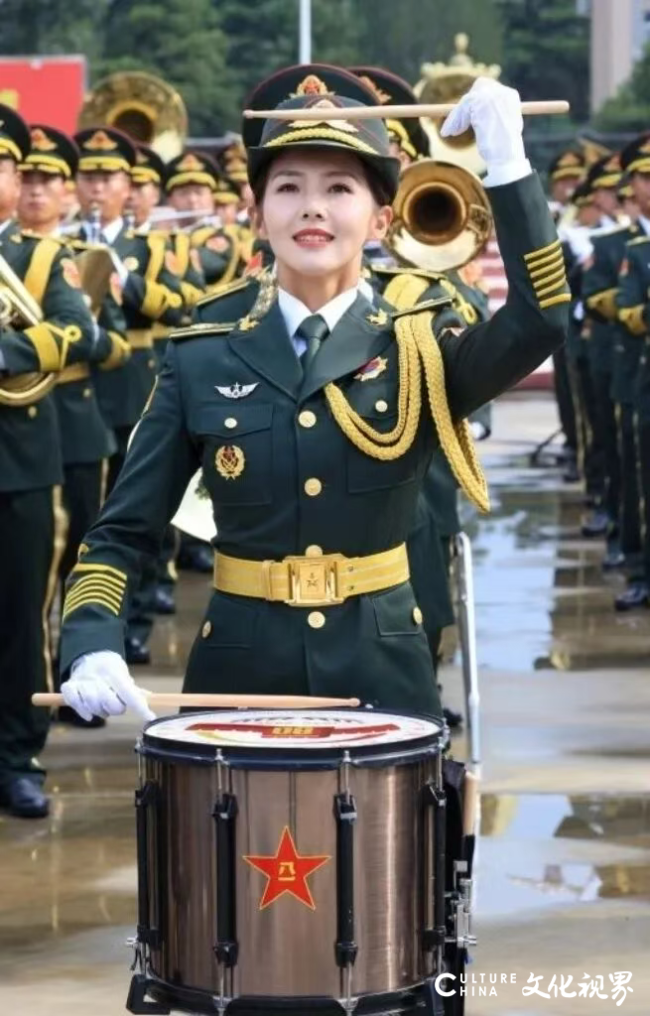 2015、2025两次“九三阅兵”，山艺现代音乐学院校友高远两度参加