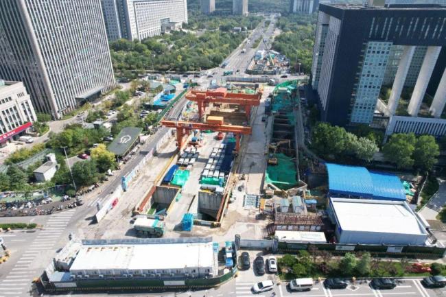 济南轨道交通7、9号线数千建设者坚守一线，双节建设冲刺关键节点