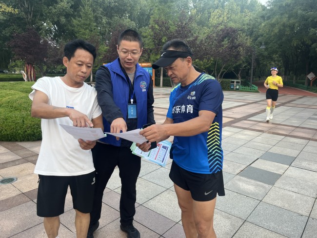 青岛城阳：“分行者”宣讲团进雕塑文化园，垃圾分类普法活动绘就绿色文明