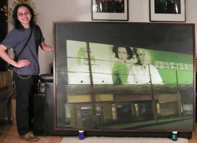 朗雪波油画作品《武珞路101号》亮相“扎