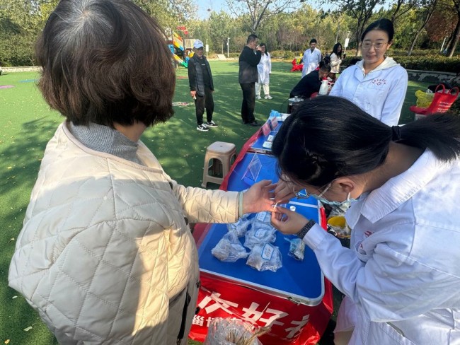 打破“就医时间差”!淄博高新区“中医夜市”火了,四大功能区服务全