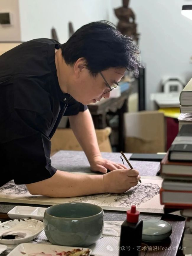 文博滋养・笔墨铸魂・教育筑梦——王一飞的多维艺术人生