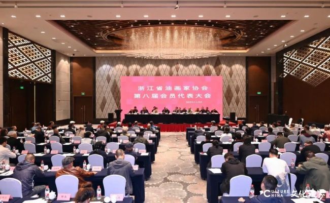 浙江省油画家协会昨日在嘉兴完成换届，何红舟当选新一届会长