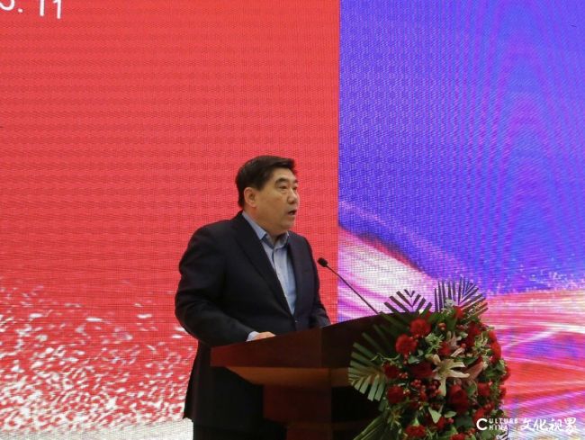 山东国井集团董事长赵纪文今日出席第六届白酒峰会并发表《黄淮共舞，酒香天下》主题演讲