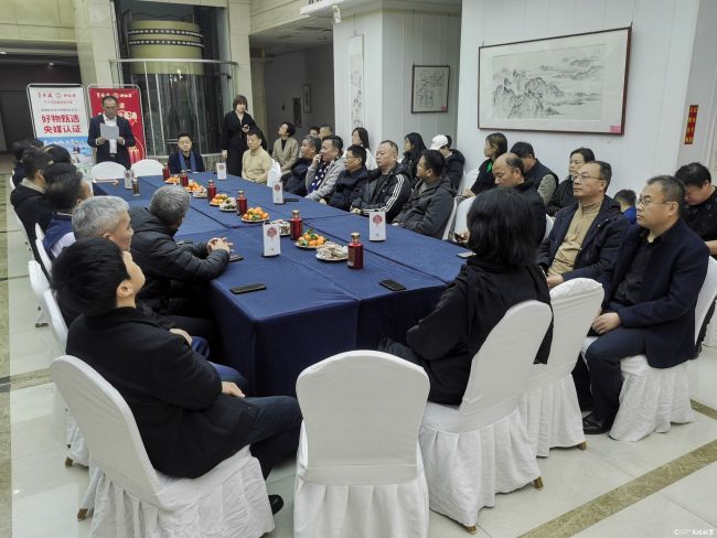 “望峰息心·刘明杰山水画展”昨日在临沂新闻大厦美术馆开幕