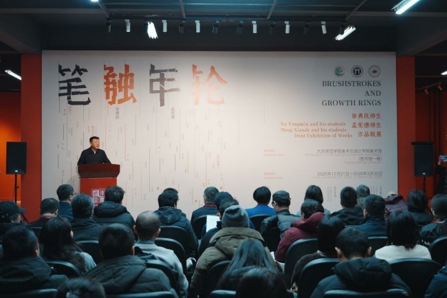 “笔触年轮——湖北美术学院徐勇民教授师生、哈尔滨师范大学美术学院孟宪德教授师生作品联展”在大庆师范学院美术馆开幕