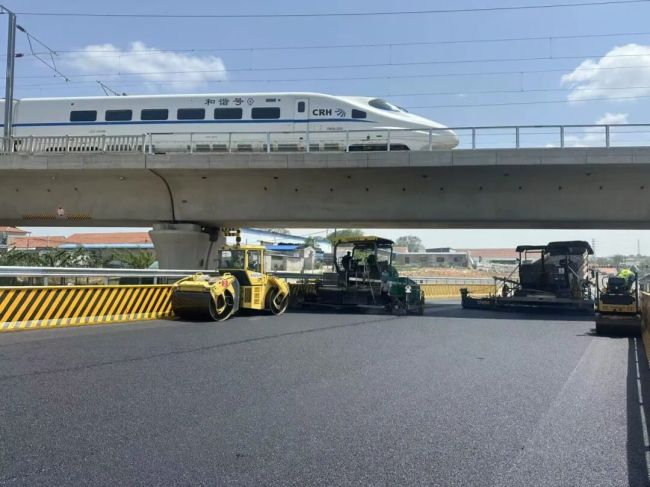 烟台莱山区两条道路完成改造并实现同步通车