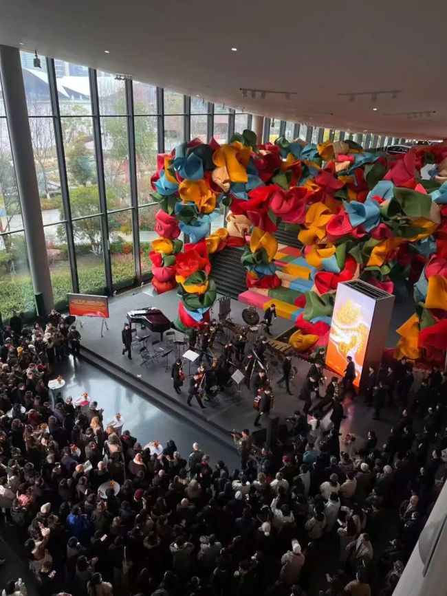 以艺为媒，赴烟火之约——罗敏、泰祥洲、梁铨作品亮相“烟火指数·成都双年展”