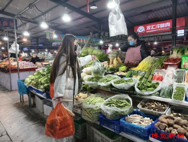 淄博：春菜上市，市民尝鲜正当时