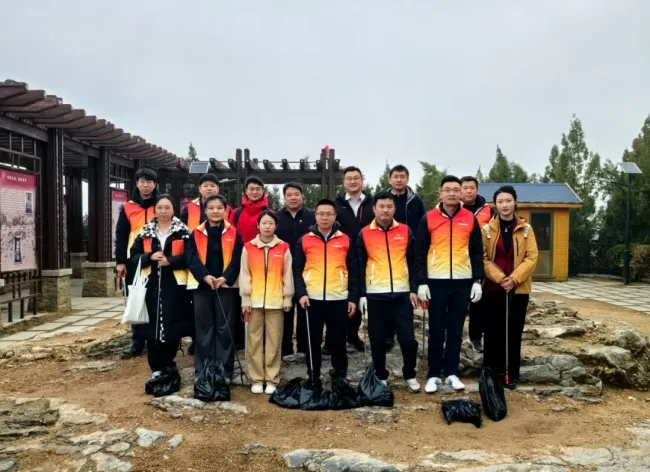 净山护绿！山东铁投集团团总支昨日组织开展“学雷锋日主题志愿服务活动”