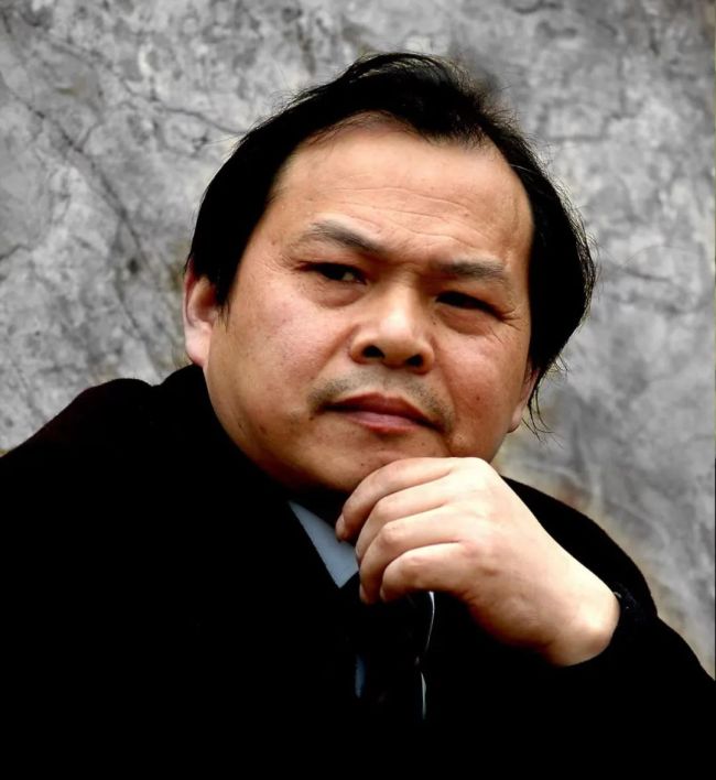 王志坚 | 用饱蘸阳光温度的画笔，定格时光褶皱里的暖