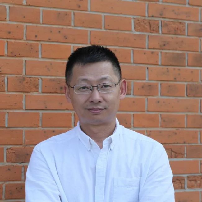 以心为笔，赋油彩以诗魂——论戴家峰油画艺术的语言与情怀
