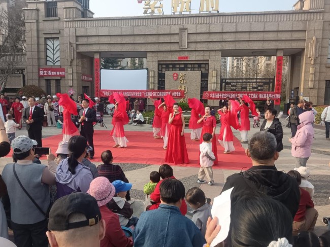 青岛莱西水集街道开展“乐购莱西·春日惠享”消费四进系列活动暨“社区惠民·家门口的好物市集”水集专场活动