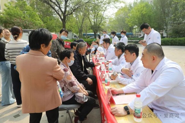 济南市商河县开展第38个爱国卫生月现场宣传活动