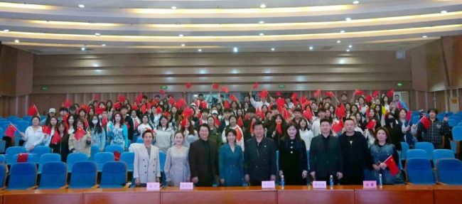 李百华主讲，“歌声里的中国”艺术党课在临沂大学成功举办