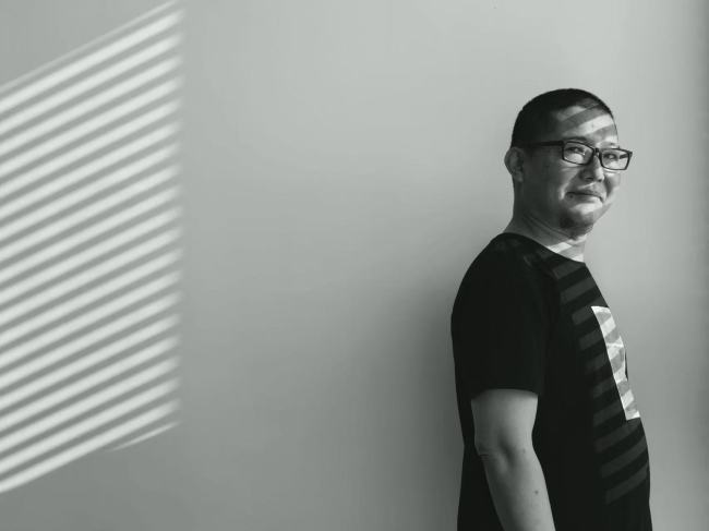 【DeepSeek谈艺】魏庆立 | 在有限的笔墨中，触及无限的生命体验